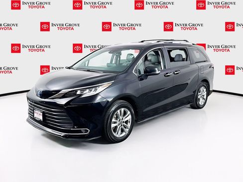 Used 2022 Toyota Sienna Limited AWD/4WD image 1
