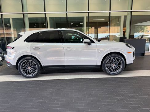 Certified 2024 Porsche Cayenne AWD/4WD image 6