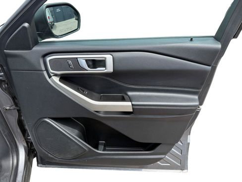 Used 2022 Ford Explorer XLT AWD/4WD image 15