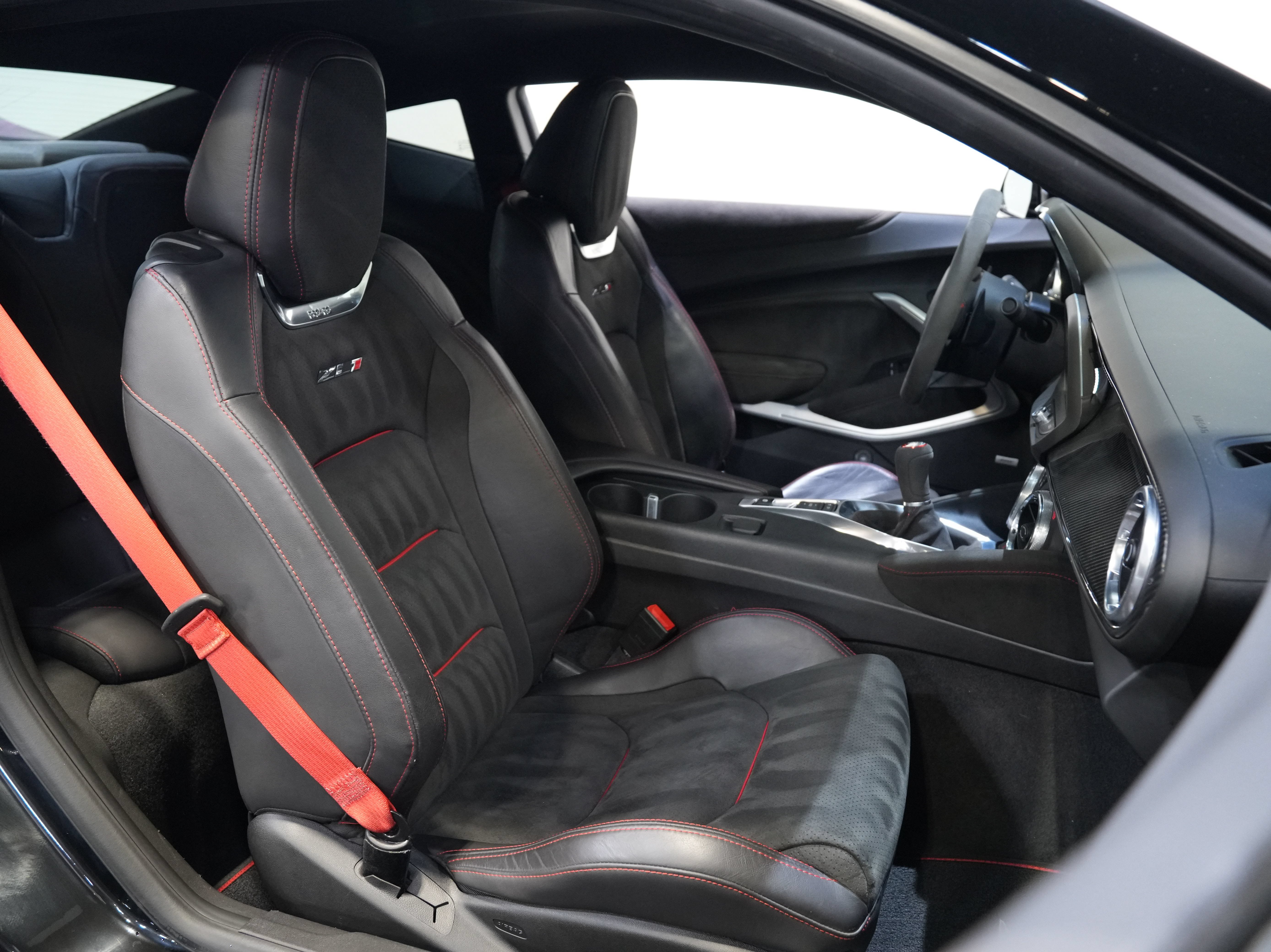 Used 2018 Chevrolet Camaro ZL1 RWD image 30