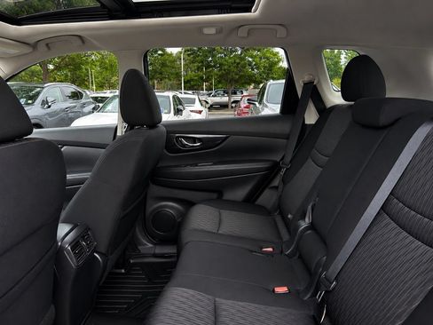 Used 2017 Nissan Rogue SV AWD/4WD image 15