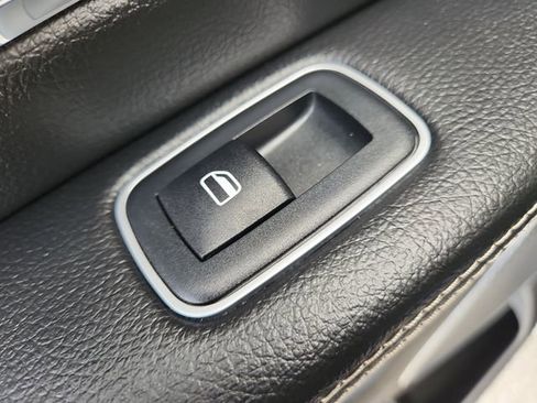 Used 2024 RAM 1500 Laramie AWD/4WD image 10