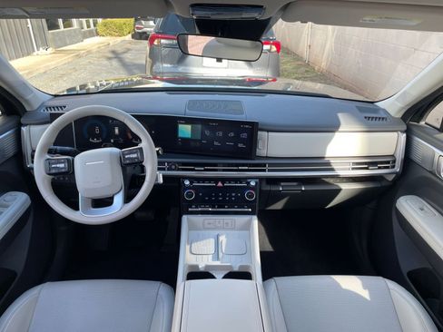 Used 2025 Hyundai Santa Fe SEL image 32