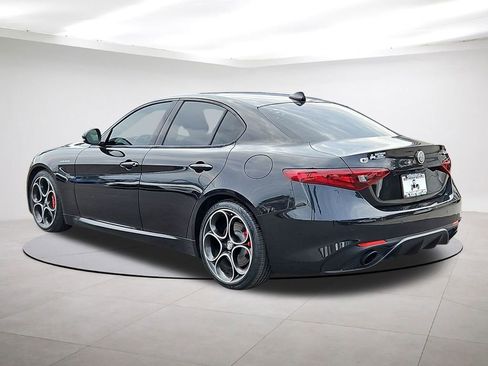 Used 2023 Alfa Romeo Giulia Veloce image 5