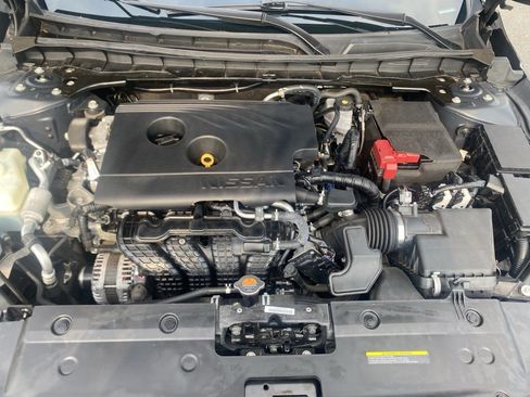 Used 2020 Nissan Altima 2.5 SR FWD image 2