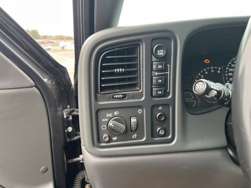 Used 2005 GMC Sierra 1500 SLE w/ Off-Road Package image 28