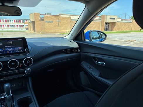 Used 2025 Nissan Sentra SV FWD image 28