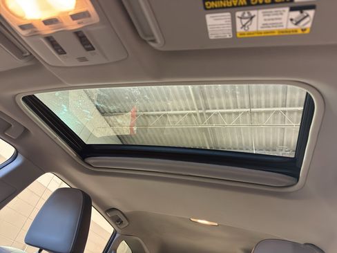 Used 2015 Toyota RAV4 Limited image 15