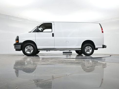 Used 2023 GMC Savana 2500 w/ Driver Convenience Package image 33