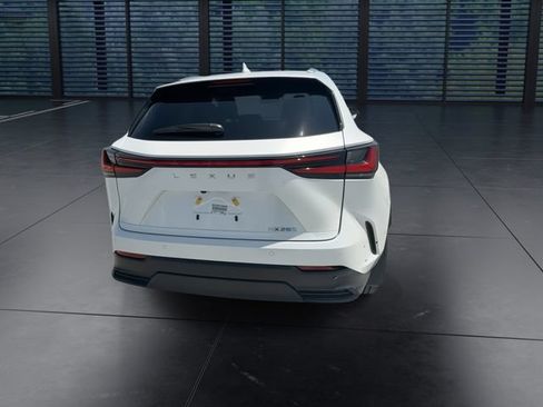 Used 2025 Lexus NX 250 FWD w/ Towing Package (2000 Lbs) image 7