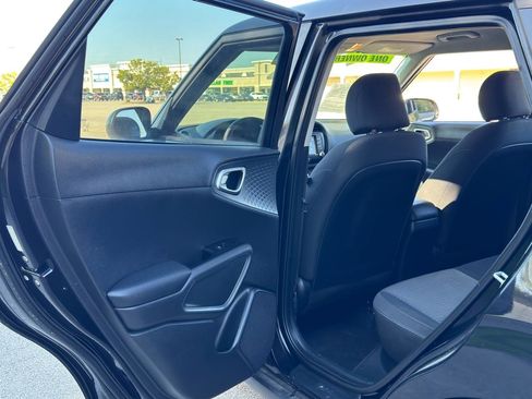 Used 2020 Kia Soul S FWD image 36