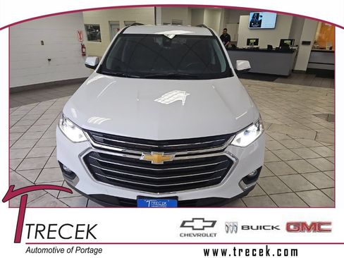 Used 2020 Chevrolet Traverse LT w/ Driver Confidence II Package AWD/4WD image 1