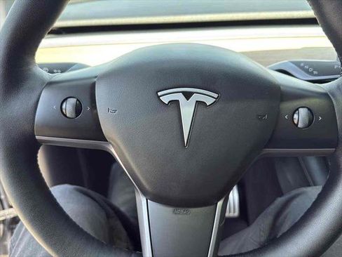 Used 2022 Tesla Model Y Performance image 14