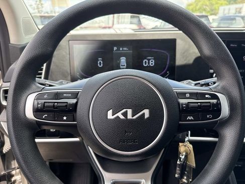 Used 2025 Kia Sportage LX image 28