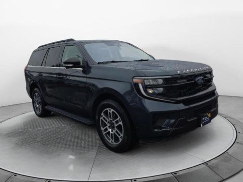 Certified 2025 Ford Expedition Active image 1