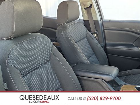 Used 2020 GMC Acadia SLE w/ LPO, Black Accent Package FWD image 28