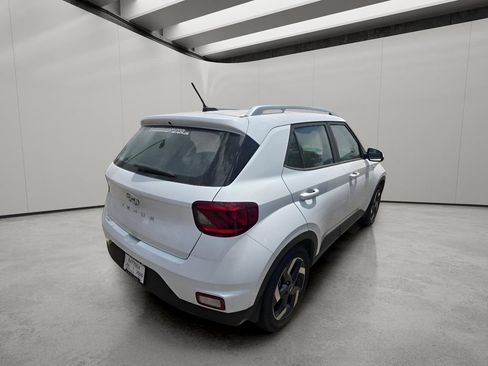 Used 2025 Hyundai Venue SEL FWD image 8