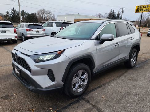 Used 2022 Toyota RAV4 LE image 4