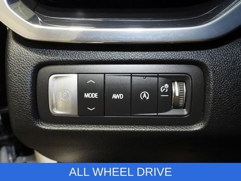 Certified 2026 GMC Acadia Elevation w/ Elevation Premium Package AWD/4WD image 17