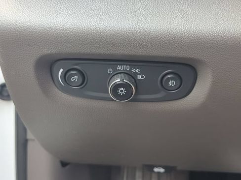 Used 2021 Chevrolet Traverse LT FWD image 21