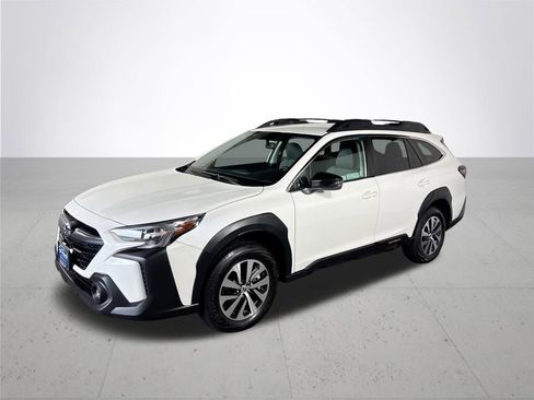 Used 2023 Subaru Outback Premium image 2
