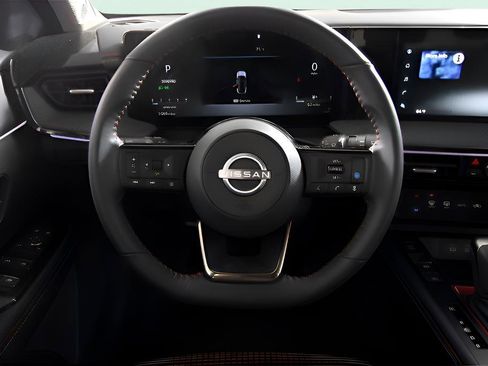 Used 2025 Nissan Kicks SR w/ Illumination Package image 16