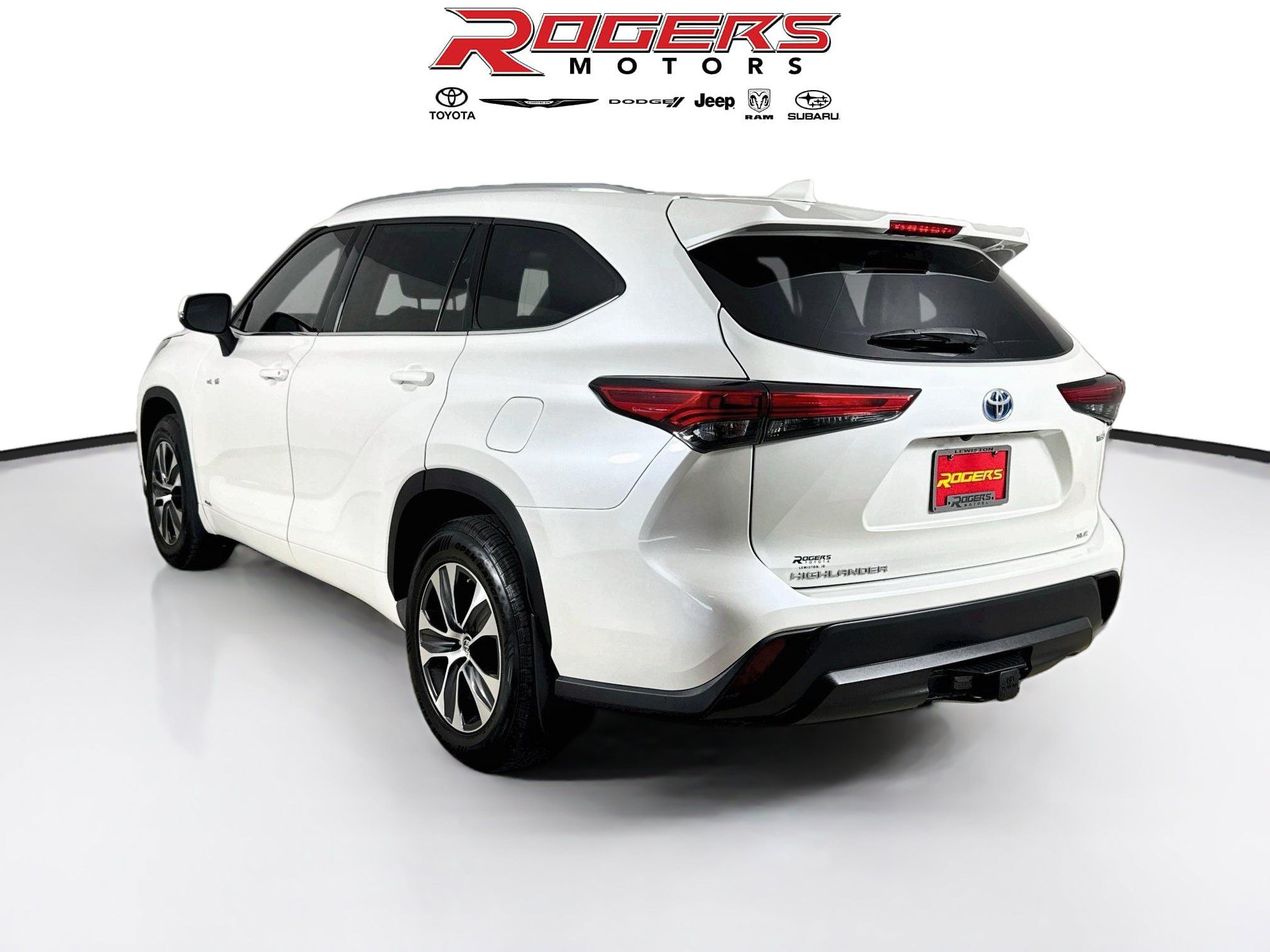 Used 2021 Toyota Highlander XLE AWD/4WD image 11