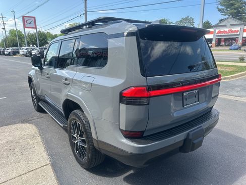 Used 2024 Lexus GX 550 w/ Accessory Package (31) AWD/4WD image 7
