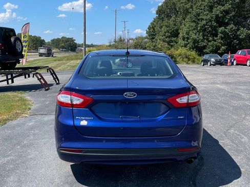 Used 2016 Ford Fusion SE FWD image 4