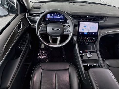 Used 2023 Jeep Grand Cherokee Limited w/ Luxury Tech Group II AWD/4WD image 23
