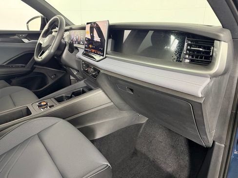 Used 2025 Volkswagen Tiguan SE R-Line AWD/4WD image 32