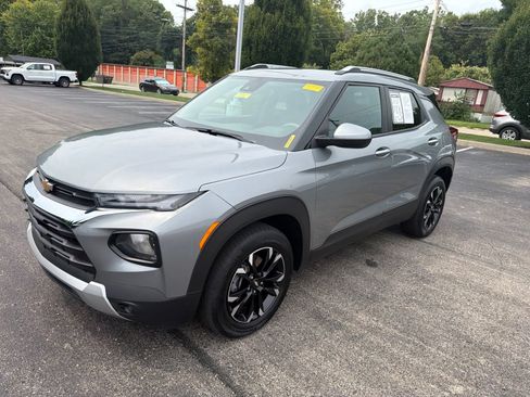 Used 2023 Chevrolet TrailBlazer LT w/ Convenience Package AWD/4WD image 9