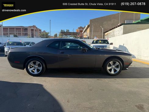 Used 2019 Dodge Challenger SXT RWD image 4