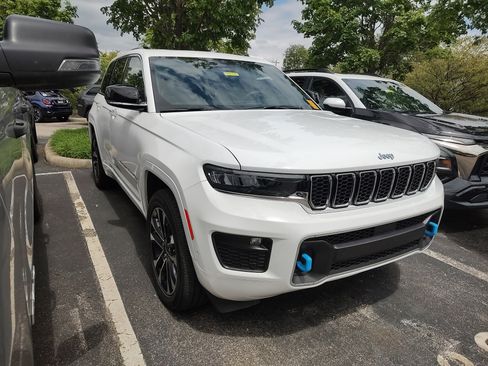 Certified 2023 Jeep Grand Cherokee Overland AWD/4WD image 3