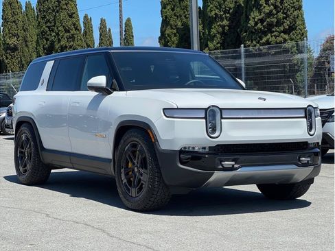 Used 2024 Rivian R1S Adventure AWD/4WD image 3