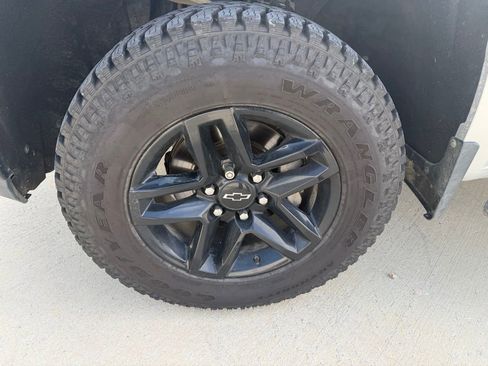 Used 2019 Chevrolet Silverado 1500 Custom Trail Boss w/ Custom Convenience Package image 17