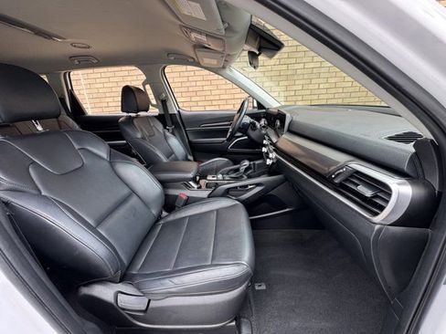 Used 2024 Kia Telluride LX FWD image 7