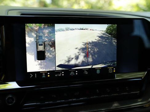 Used 2023 Chevrolet Silverado 1500 ZR2 w/ Technology Package AWD/4WD image 17