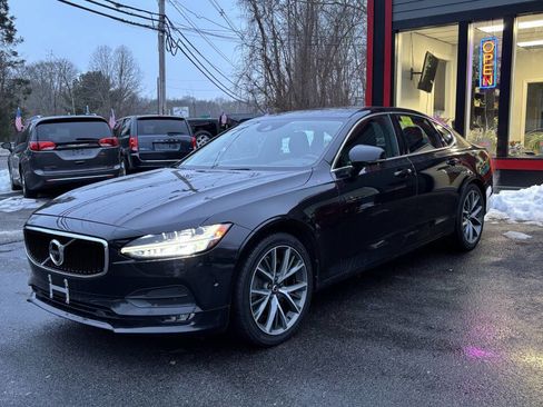 Used 2017 Volvo S90 T6 Momentum w/ Vision Package image 3