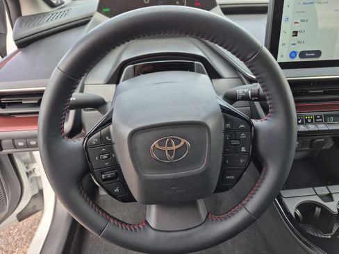Used 2026 Toyota Prius Plug-In Hybrid FWD image 9