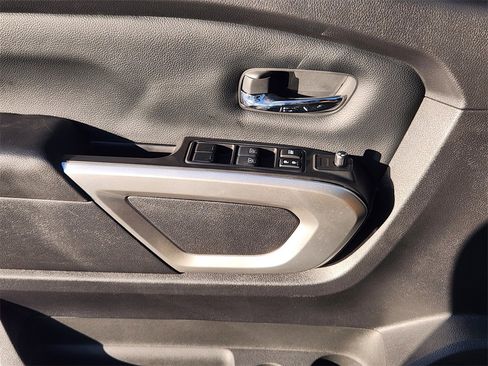 Used 2021 Nissan Titan SV w/ SV Convenience Package image 17