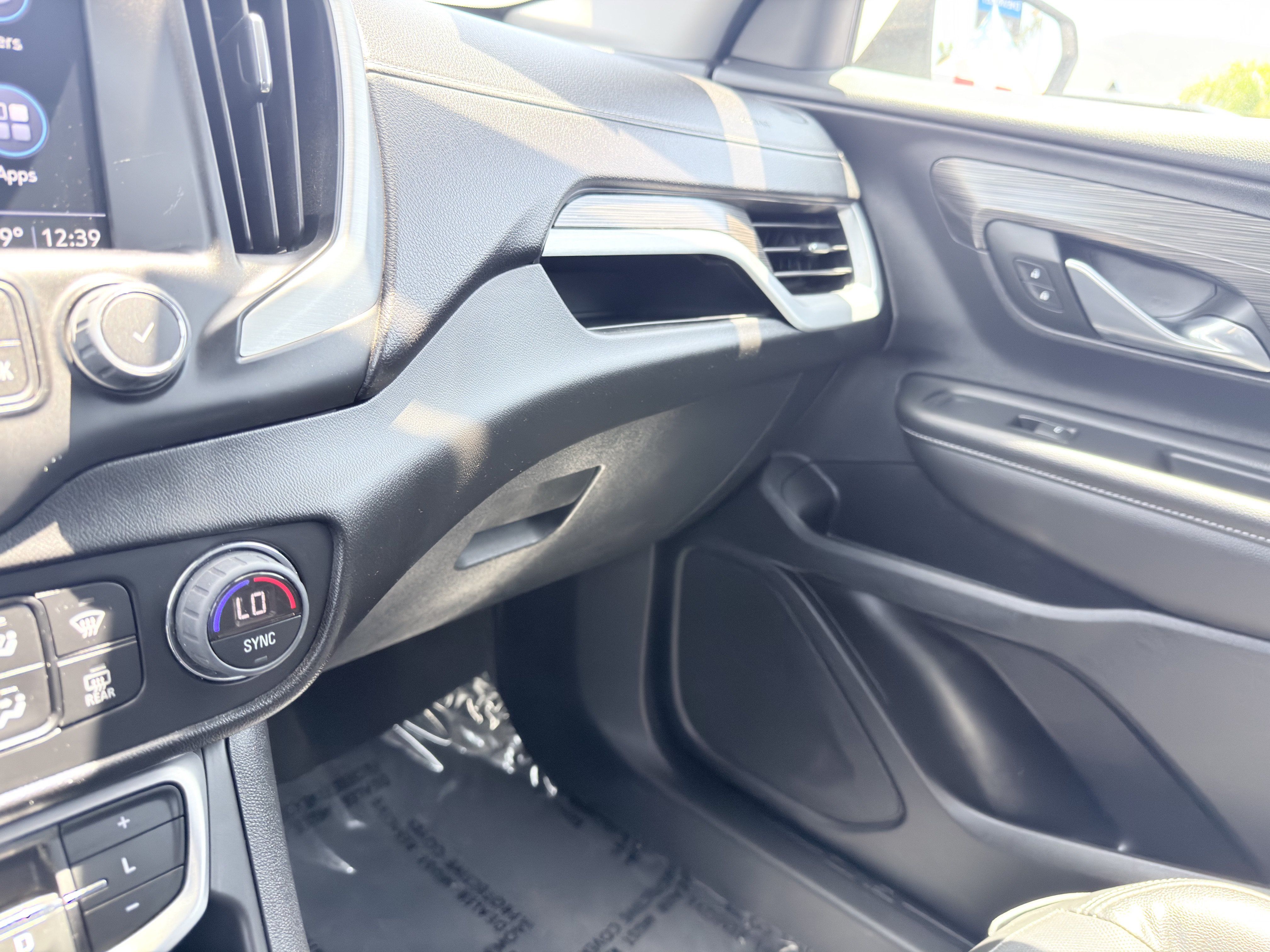 Used 2023 GMC Terrain SLT FWD image 35