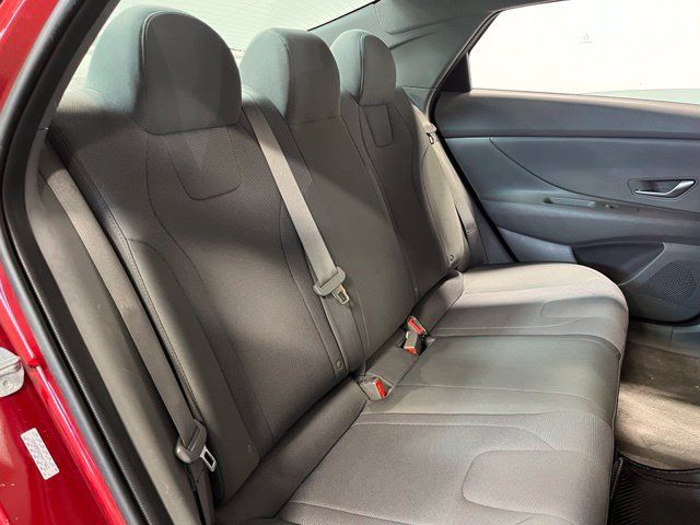 Used 2023 Hyundai Elantra SE FWD image 14