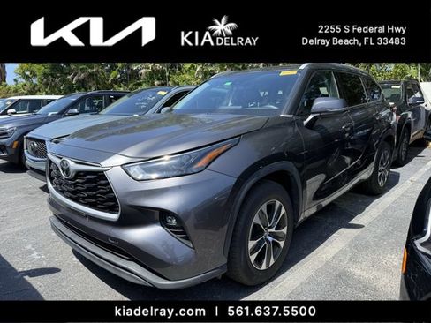 Used 2022 Toyota Highlander XLE FWD image 4
