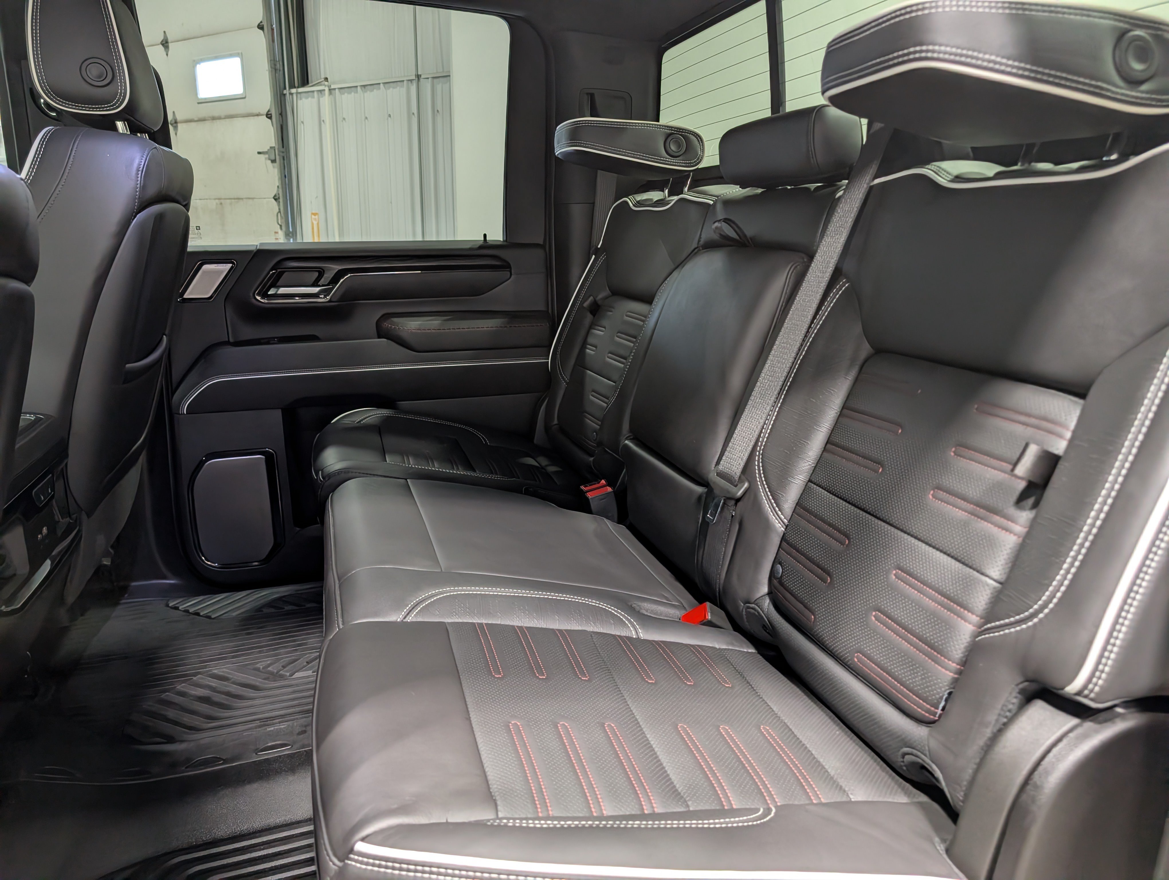 Used 2025 GMC Sierra 2500 AT4X w/ AT4X AEV Edition AWD/4WD image 18