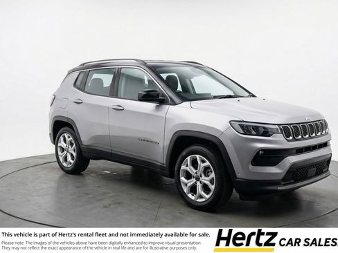 Used 2025 Jeep Compass Latitude AWD/4WD image 1