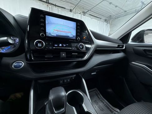 Used 2021 Toyota Highlander LE image 21