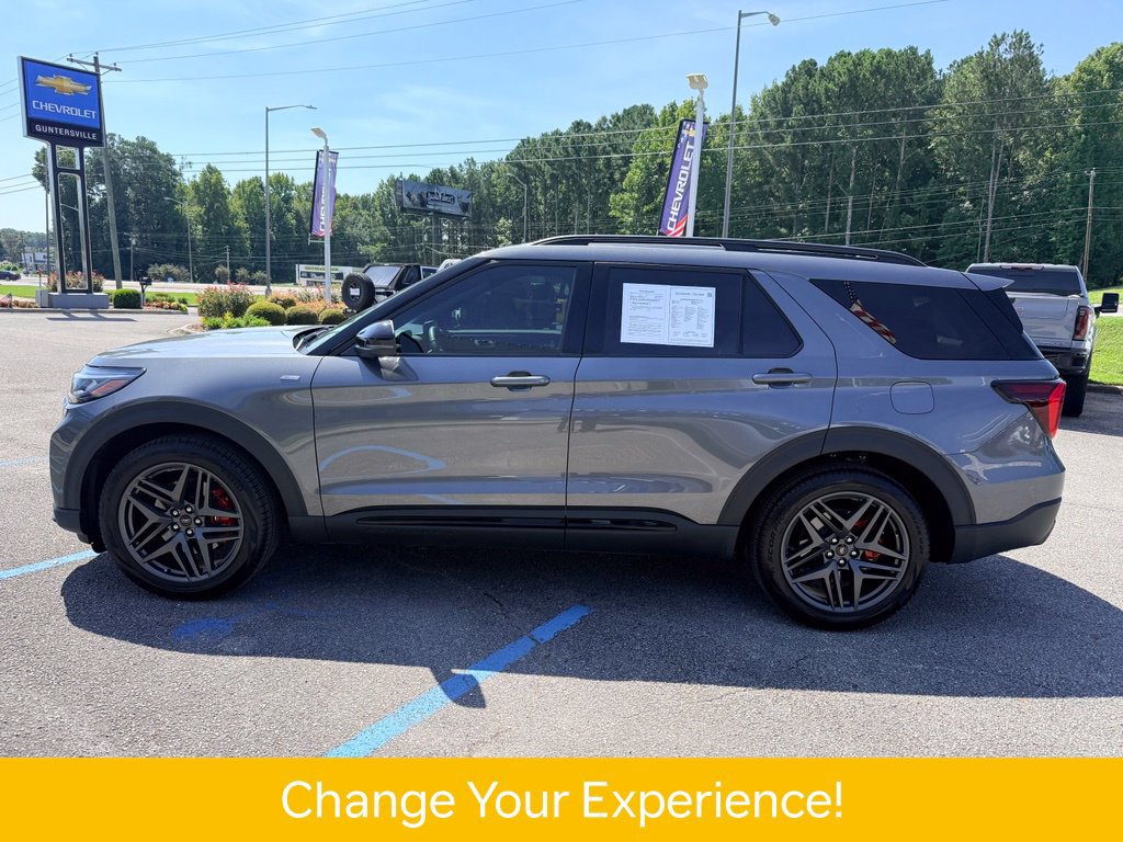 Used 2026 Ford Explorer ST-Line w/ ST-Line Street Pack RWD image 3