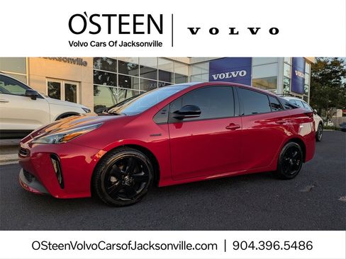 Used 2021 Toyota Prius XLE image 1