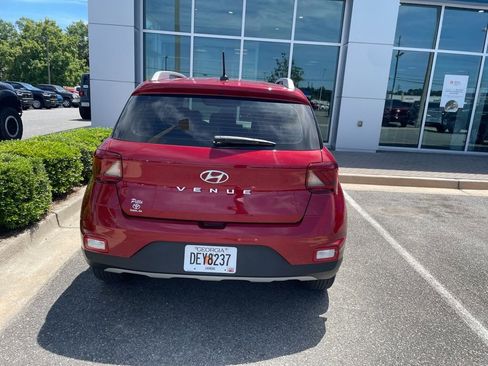 Used 2024 Hyundai Venue Limited FWD image 5